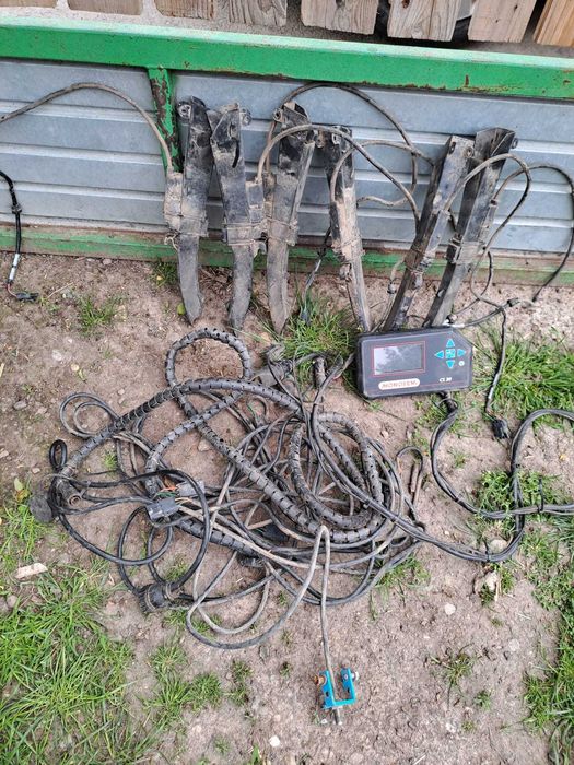 Cutii fertilizare  cu îngrășăminte Monosem și diferite piese