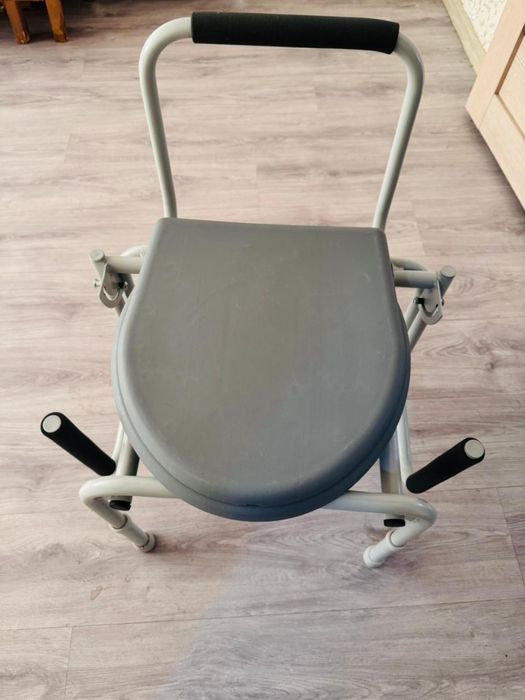 Продам кресло-туалет для инвалидов