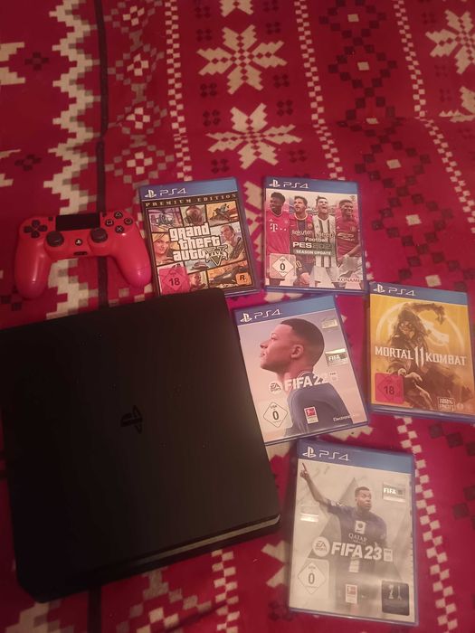 Vând PS4 plus manetă și jocuri