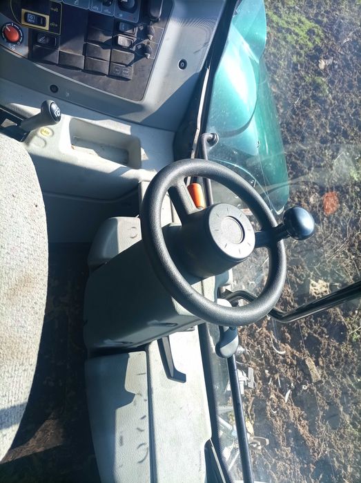 продавам трактор Valtra T203D с движение назад