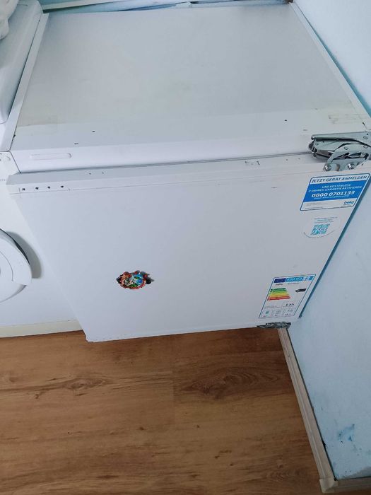 Минихладилник за вграждане Веко