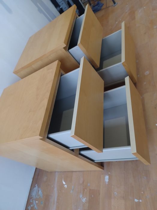 Две нощни шкафчета