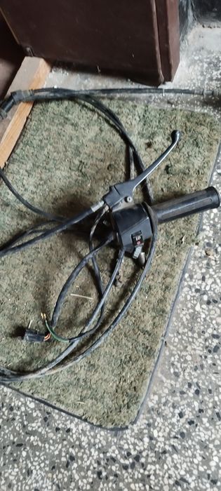 Продавам скутер пежо на части.