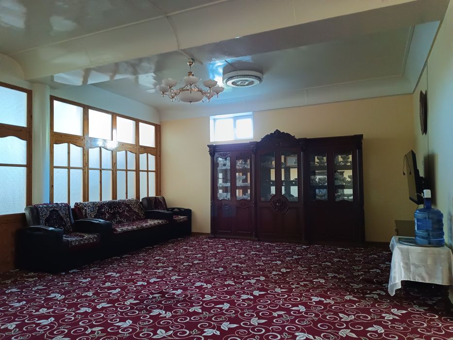 Урганч тумани эски машина бозори ёнида ховли-жой сотилади