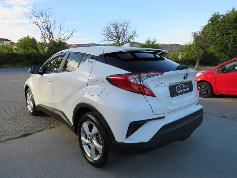 Toyota C-HR Hybrid Keyless сервизна история