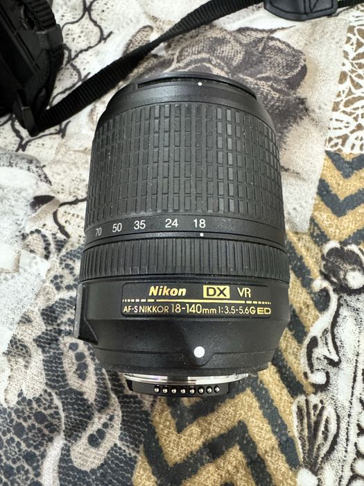 Nikon D7100 + AF-S NIKKOR 18-140mm 3.5-5.6