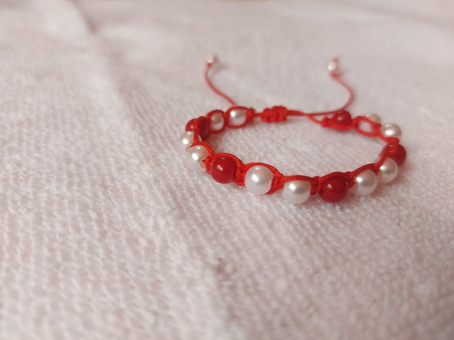 Brățară handmade din șnur cu mărgele colorate, ajustabilă
20
https://v