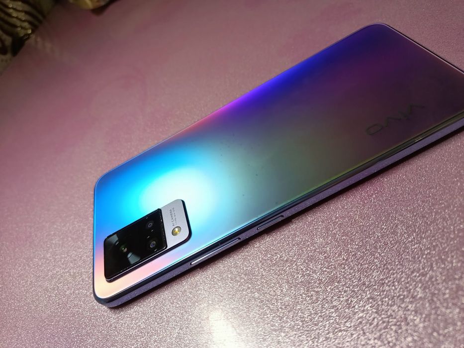 Продаётся Vivo V21