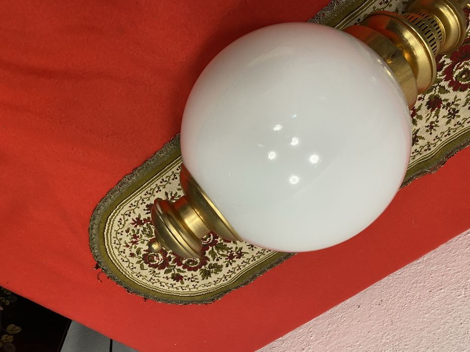 Италиански полилей с месингова основа и млечно стъкло