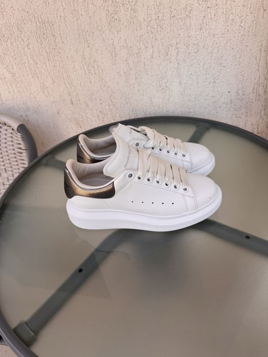 Vand adidasi Alexander McQueen