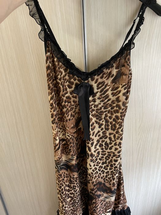 Сатенена дълга нощница с горна част