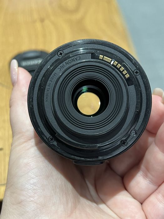 Обектив Canon EF-S 18-55mm 1:3.5-5.6 III