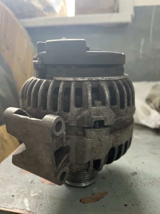 Продам генератор от мерс 211