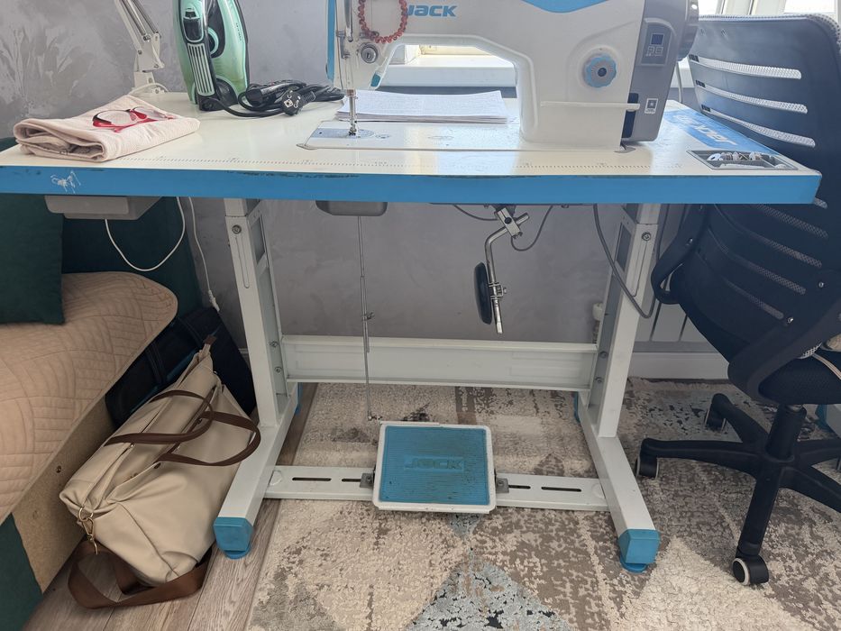 Швейная машина jack f4