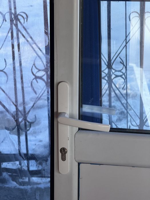 Дверь пластиковая бу