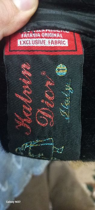 Ayollar paltosi sotiladi