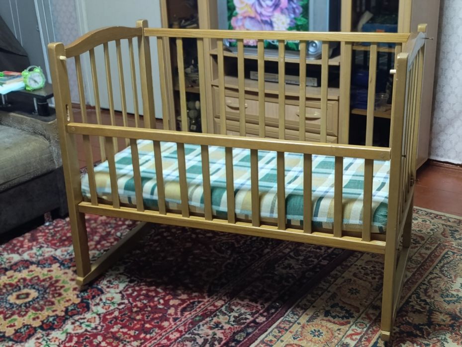 Продам кроватку-маятник.