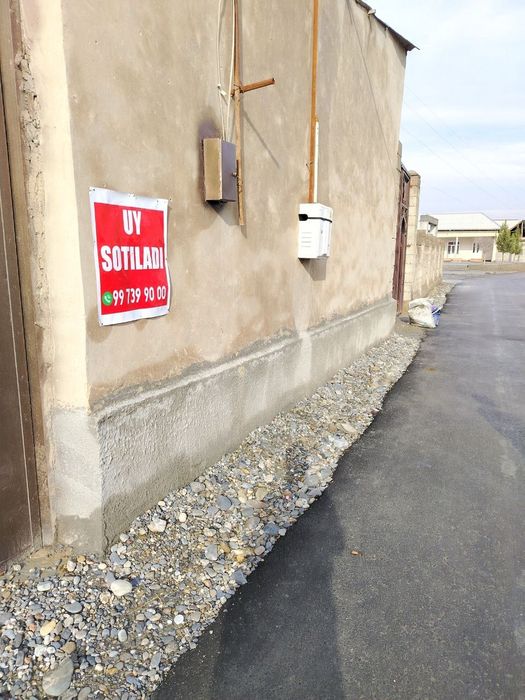 Uy sotiladi tayyor holatda yashab turilgan uy.