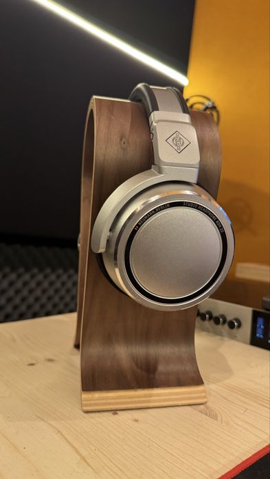 Neumann NDH 20 ( като нови )