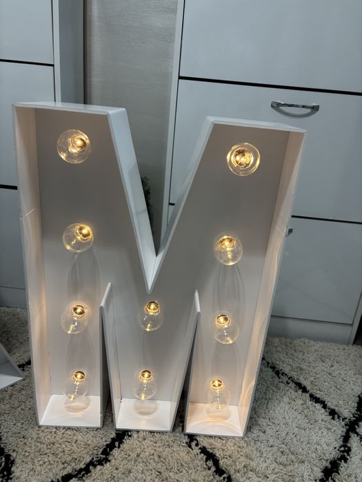 Продавам светещи букви с батерии