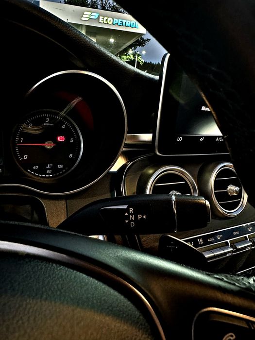 Mercedes-Benz C220 CDI • Лимитиран салон • 7G автоматик • Всички екстри • 2 комплекта гуми