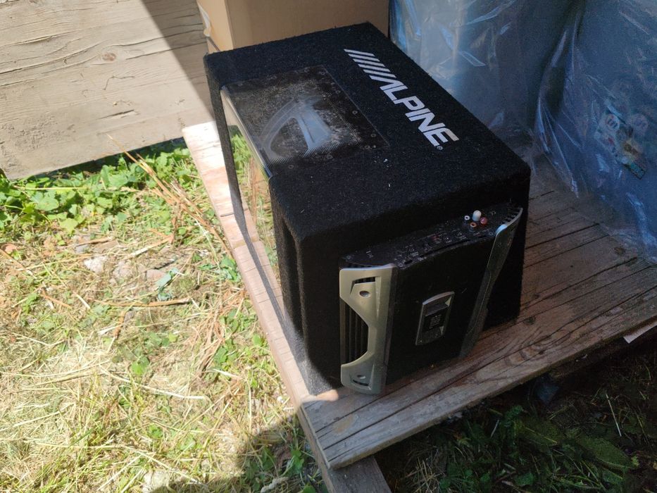 Stație cu subwoofer