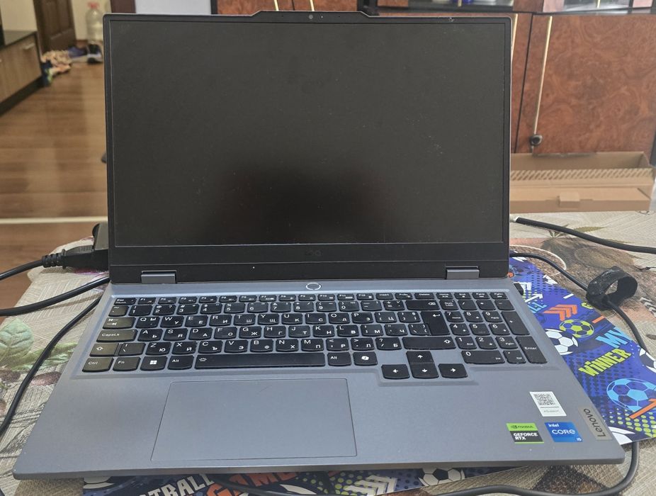 Продавам Геймърски Лаптоп Lenovo LOQ 15IAX9