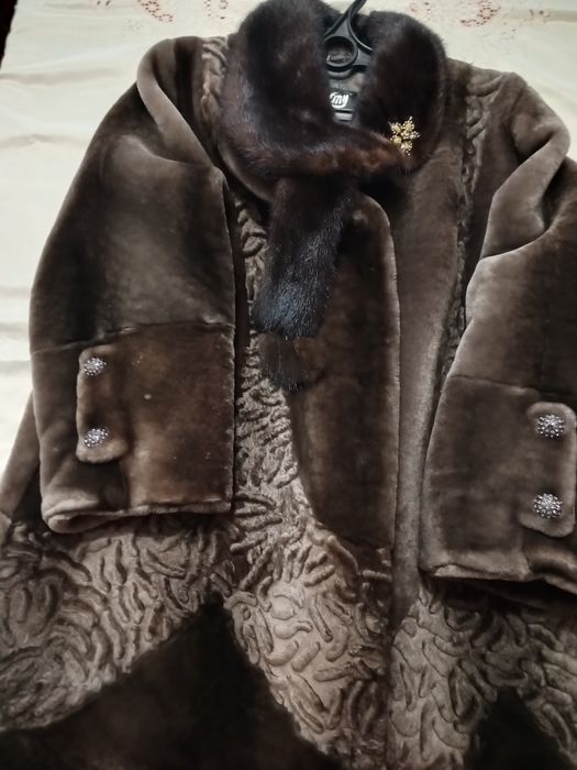 Продам мутоновую шубу