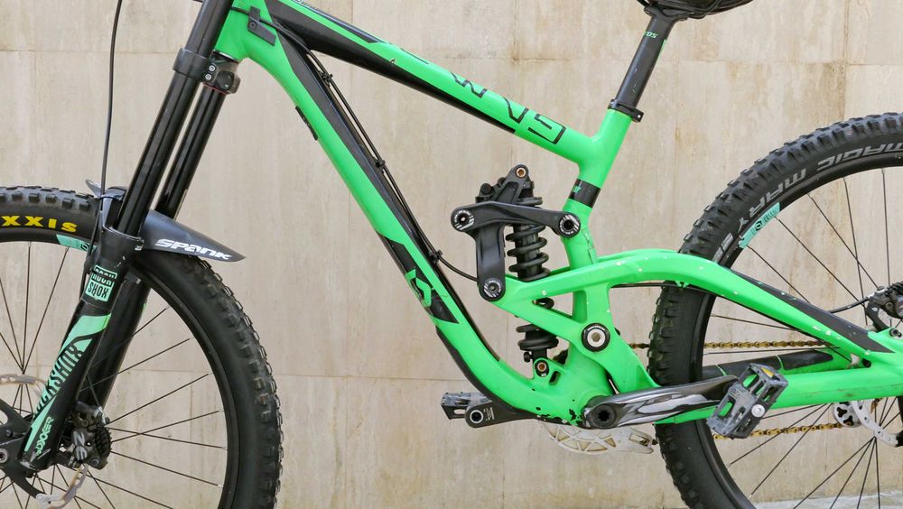 Scott Gambler 730 DH, Boxxer World Cup, RockShox Vivid RC2, Shimano Zee