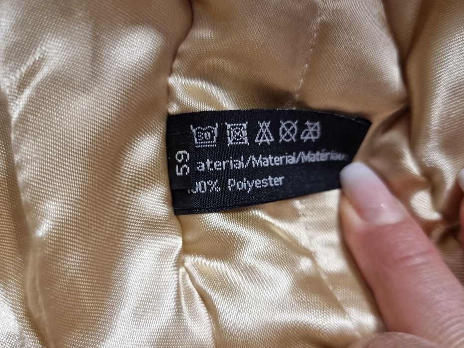 Caciula imblanita cu urechi si orificiu pentru hand s free, L