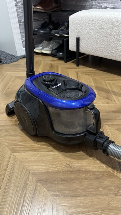 Пылесос Samsung.