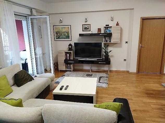 Дава се под наем Двустаен апартамент в Бургас, Братя Миладинови - 56 кв.м за 204 € - Снимка #5