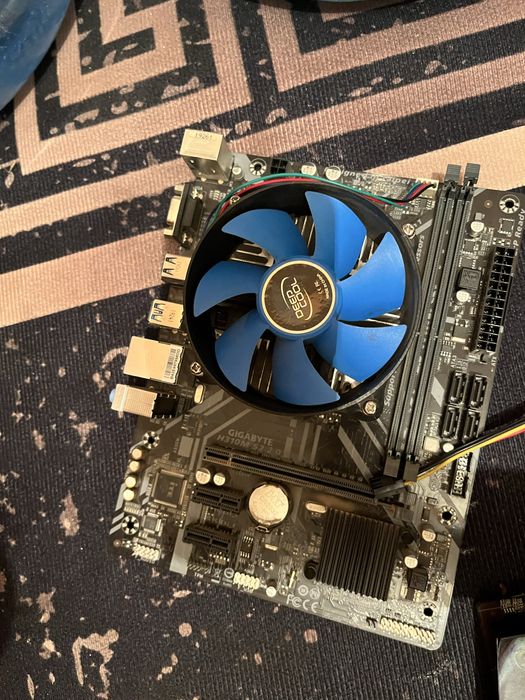 Процессор+кулер Gigabyte H310M + Intel Core i5-8400