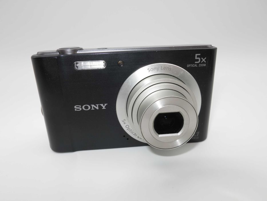 Sony Cyber-shot DSC W800 ултра компактен цифро фотоапарат в черен цвят, дигитална камера 20.1 MP CCD, 5x Оптичен Зум, като НОВА, работи отлично!