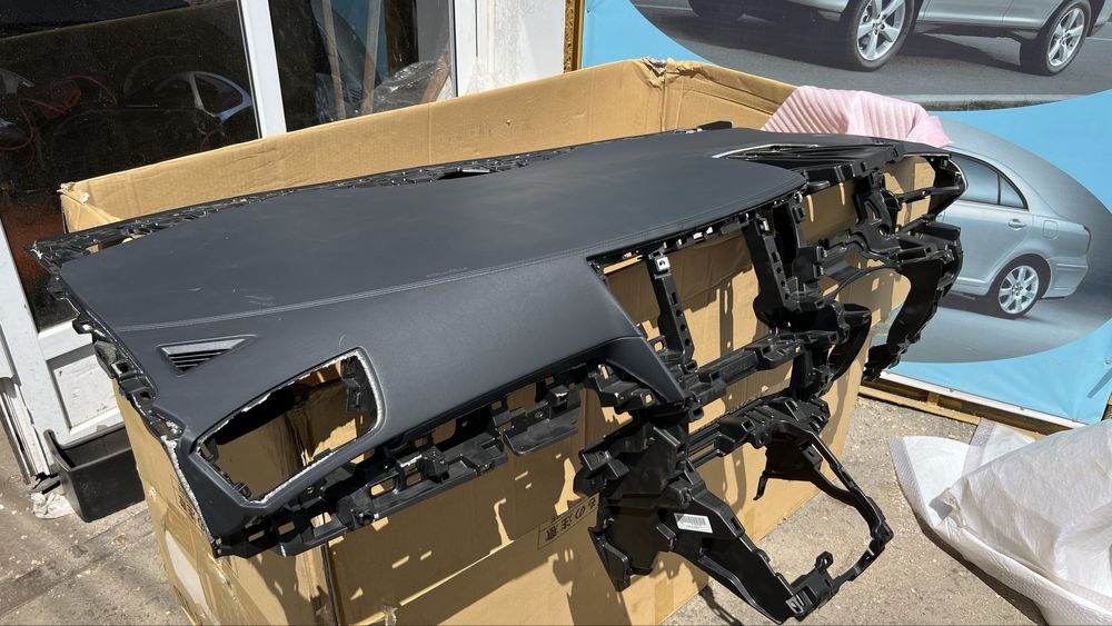 Панель Тойота Альфард 2018