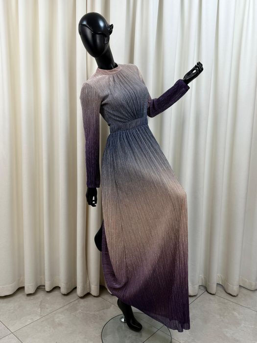 Продам очень красивое нарядное платье