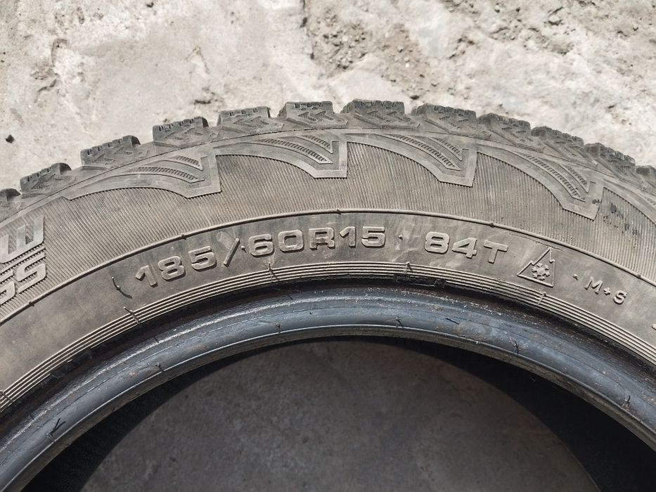 Срочно продам зимние шины 185/60/15