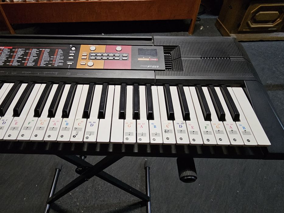 Orga yamaha PSR-F51+suport