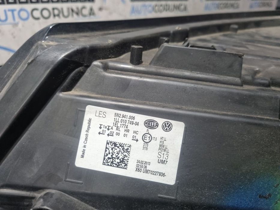 Far Dreapta Volkswagen Tiguan 5N Facelift 2011 - 2015 SUV 4 Usi (1071) Fara xenon Cleme ...