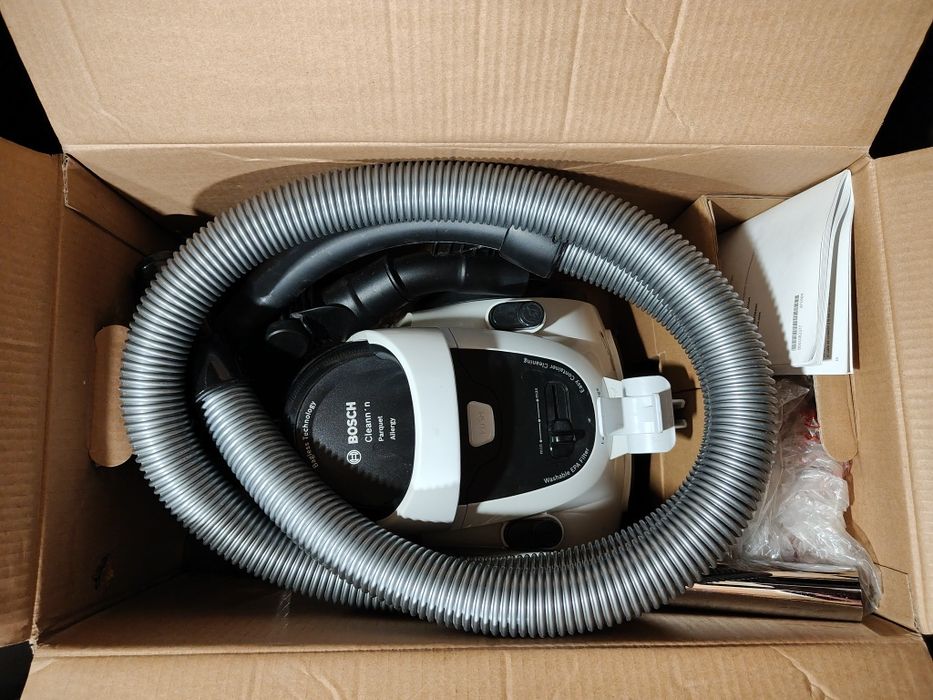 Aspirator fara sac Bosch