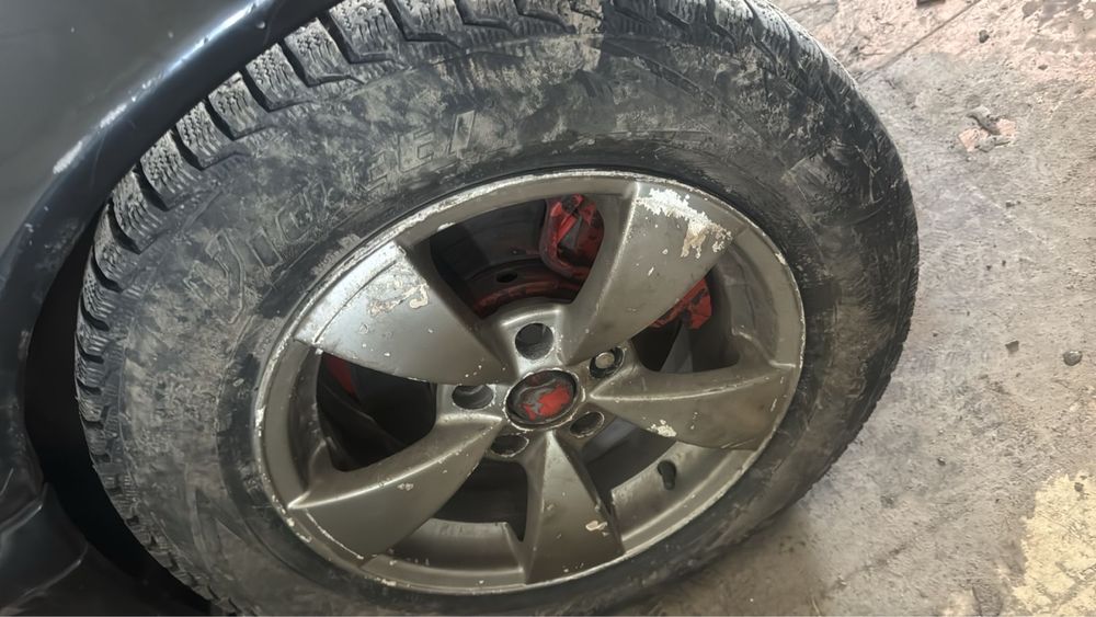 Продам диск от мерса с новой резиной