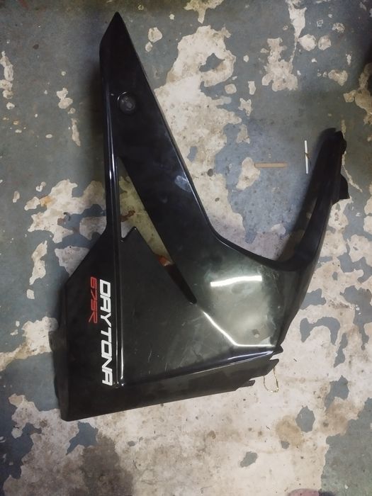 Carena dreapta inferioara pentru Triumph Daytona 675 model 2013-2018