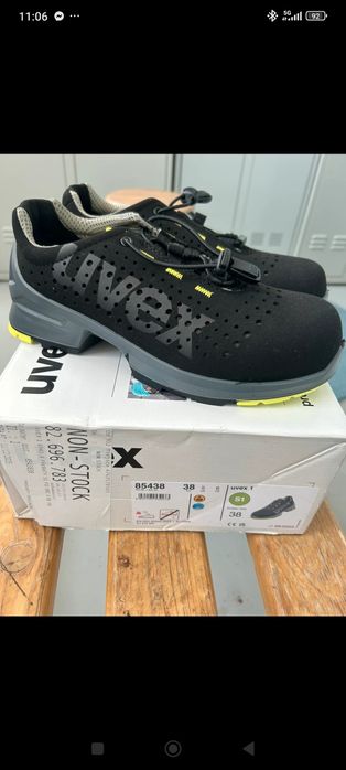 Vând pantofi de lucru uvex noi mărimea 38