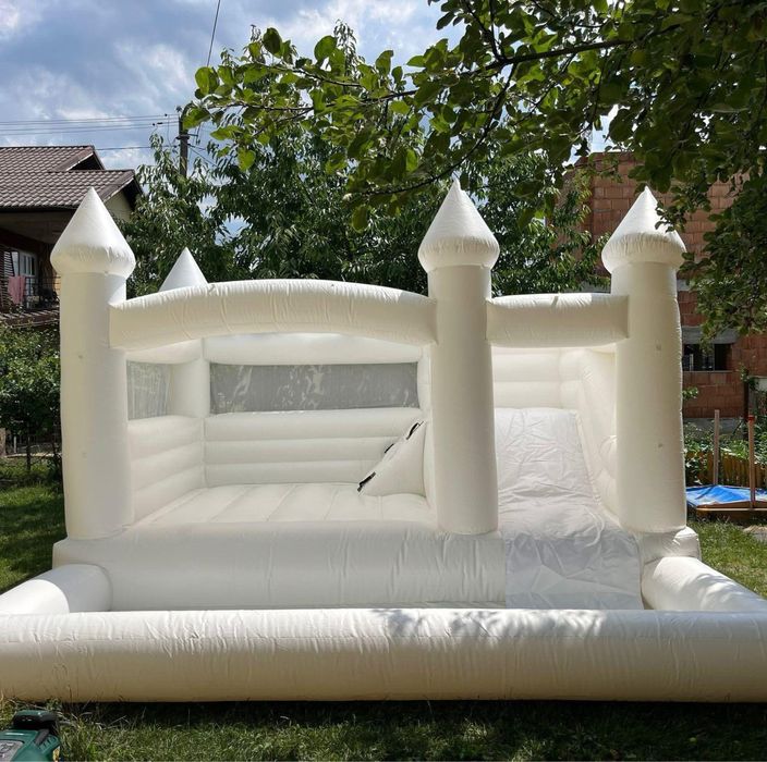 Castel alb gonflabil