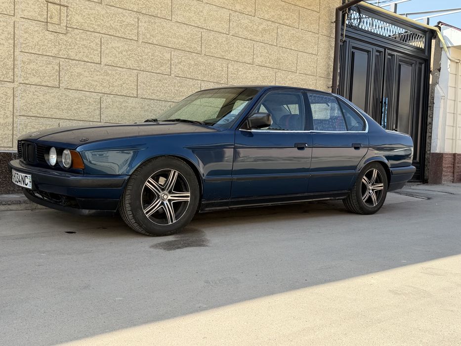 BMW 520i srochna sotiladi