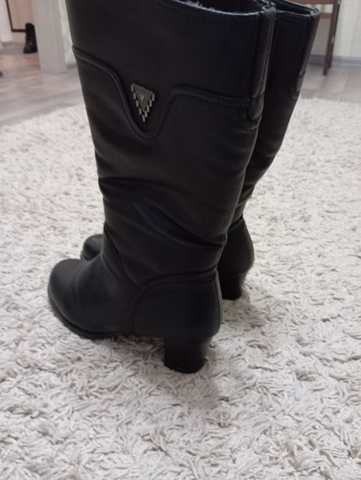 Продам зимние сапоги 39рр