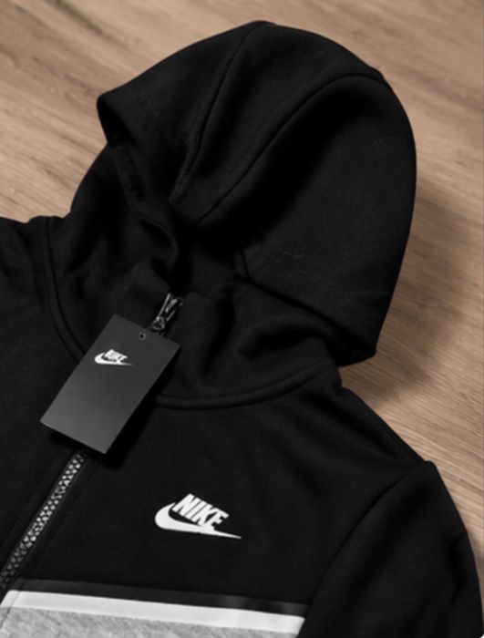 Продам Nike Tech Fleece Серая