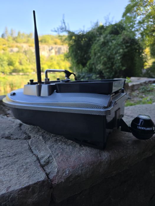 Лодка за захранка  V060 GPS+сонар Lucky FF916