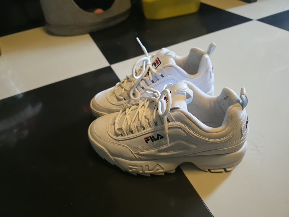 Fila disruptor бял цвят .Обувани веднъж малки са ми затова ги продавам.