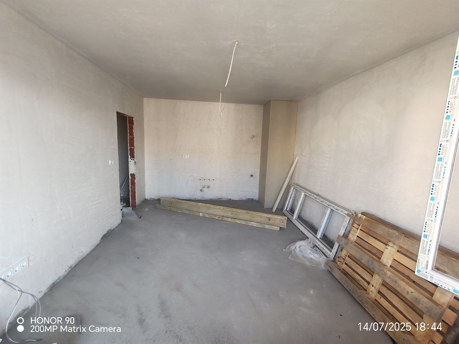 Продава се Тристаен апартамент в Пловдив, Остромила - 90 кв.м за 708 €/кв.м - Снимка #1